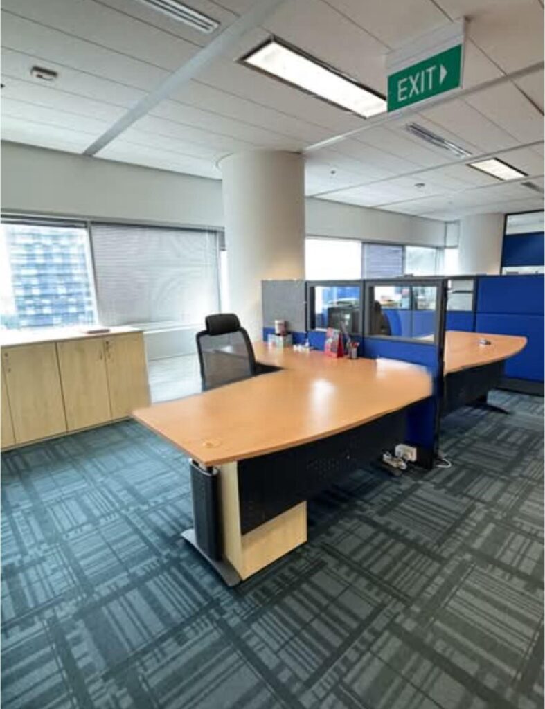 Bugis – Fitted Office – Workstations (1)