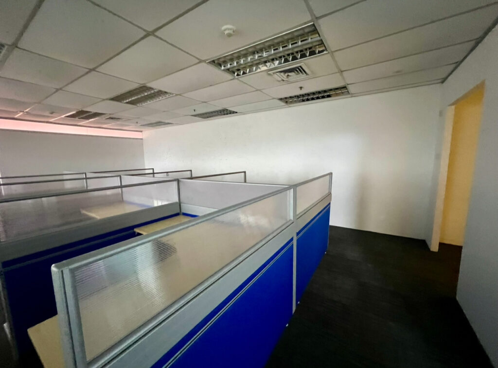 City Hall – Fitted Office – Workstations