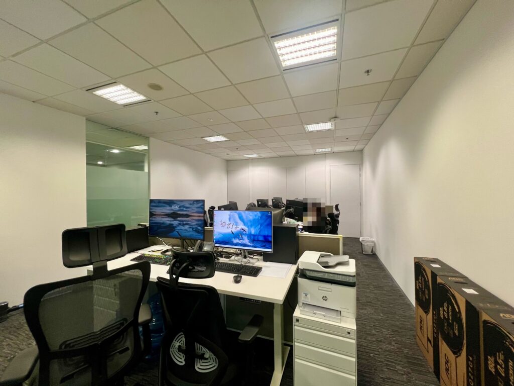 Raffles Place – Fitted Office – Workstations (1)